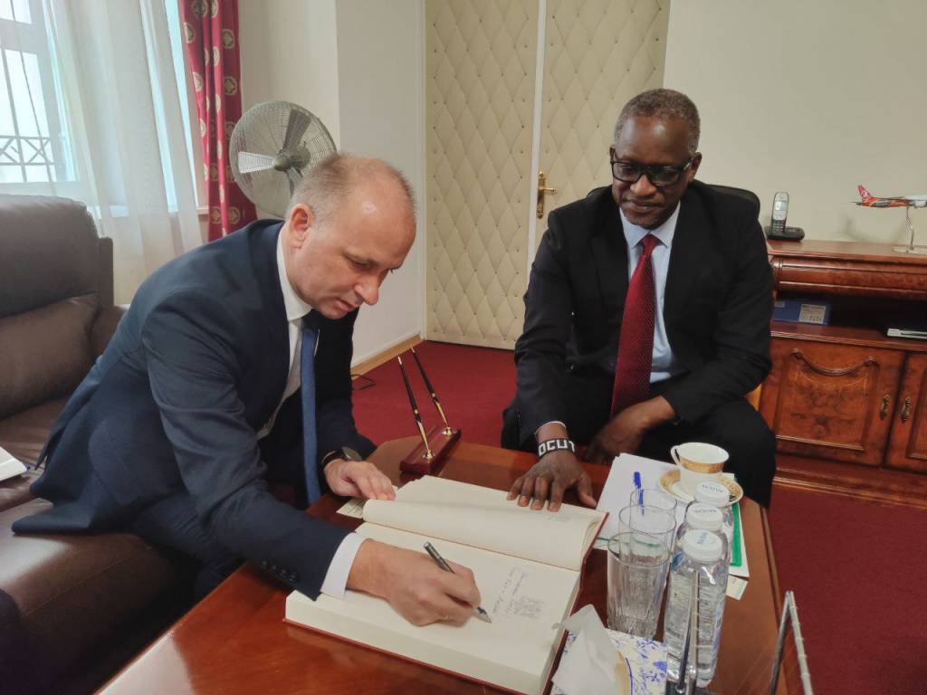 photo_5222322332767475480_y.jpg photo_5222322332767475480_y.jpg