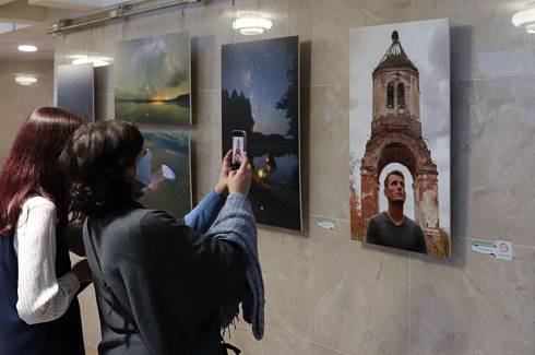 В Национальной библиотеке Беларуси открылась выставка фотографических работ «Путешествие по Красноборскому краю»