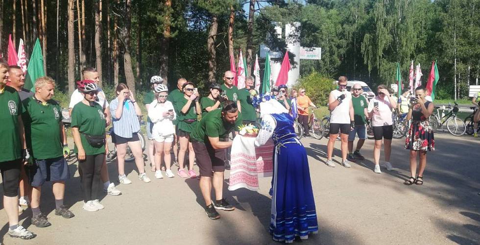 Велопробег пересек границу Минской области, проехав через исторические места