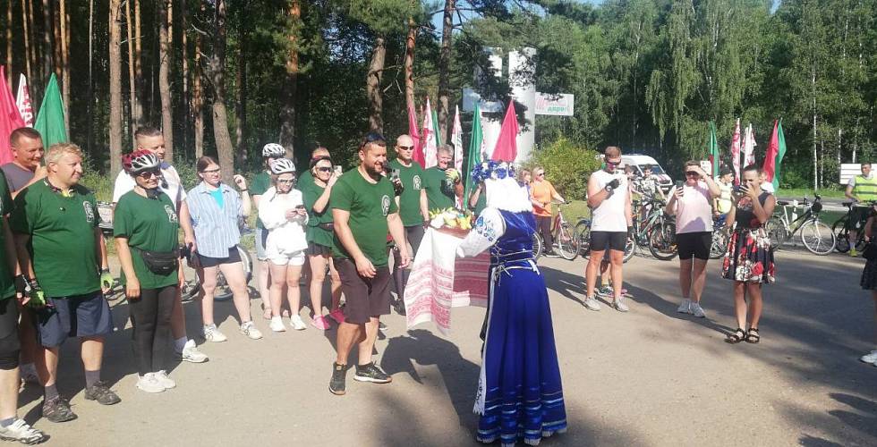 Велопробег пересек границу Минской области, проехав через исторические места